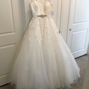 Strapless wedding dress